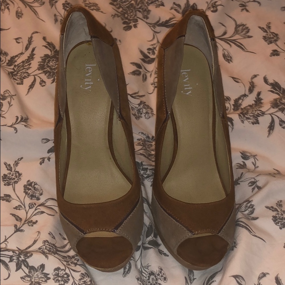 Open-toed heels